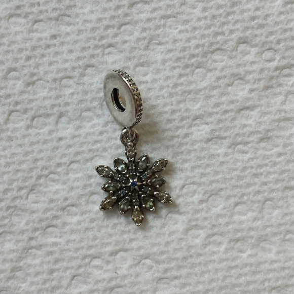 Pandora Snowflake Dangle Charm - Picture 3 of 8